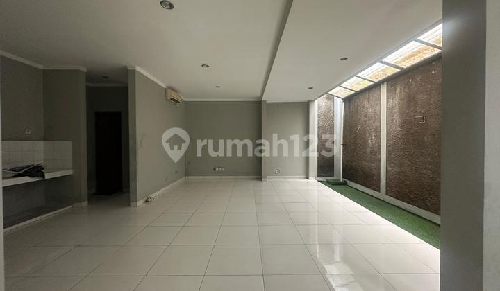For Rent: Ready-to-Occupy House in a Strategic Location Near Fresh Market, Premier Bintaro Hospital, Global Jaya, and Bintaro Toll Road 2