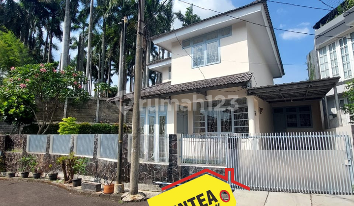 Dijual Rumah Pojok Rapi Siap Huni,Strategis,Bebas Banjir,Asri Nyaman, Lokasi di Bintaro Jaya 9