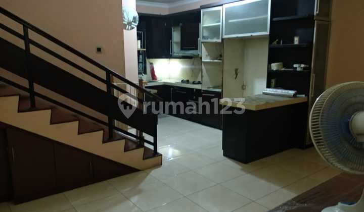 Investasi Menjanjikan! Rumah Strategis di Bintaro (IA) 2