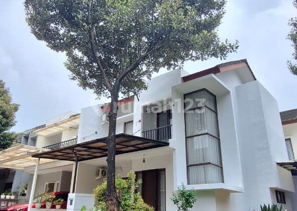 Affordable House for Rent in Emerald Premium Area Bintaro Jaya 9, Newly Finished, Painted, and Cleaned, Ready to Occup. Strategic Location, Scenic Environment, Safe and Comfortable, Close to Fresh Market, Premier Bintaro Hospital, Global Jaya School, British International School. 2