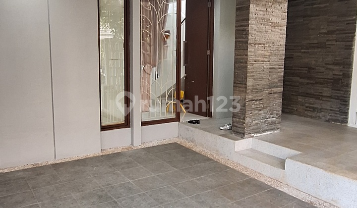 For Rent Ready to Live In, Clean, Well-Maintained, Strategic Location House in Discovery Bintaro Jaya 9, South Tangerang. 2