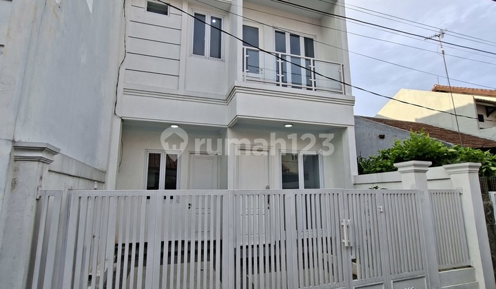 Rumah Cantik 3 Lantai Dalam Perumahan Ptb Pondok Kelapa Rumah Shm Bagus Di Duren Sawit