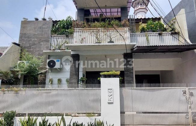 Rumah Megah Rawamangun Akses 2 Mobil