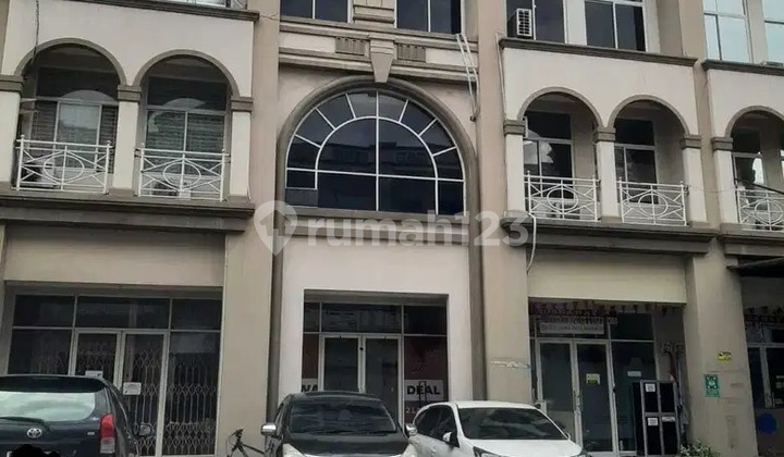 3-Story Shophouse in Grand Galaxy Near BP Gas Station & Hermina Hospital 1