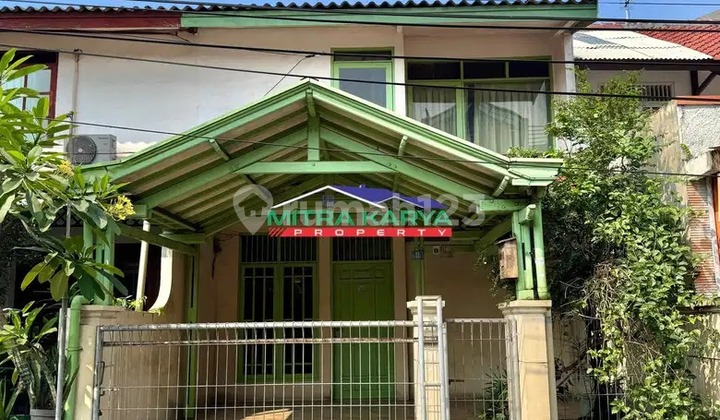 Nice House on Main Road, Jaklingko Access, Pondok Kelapa Housing - Duren Sawit - East Jakarta