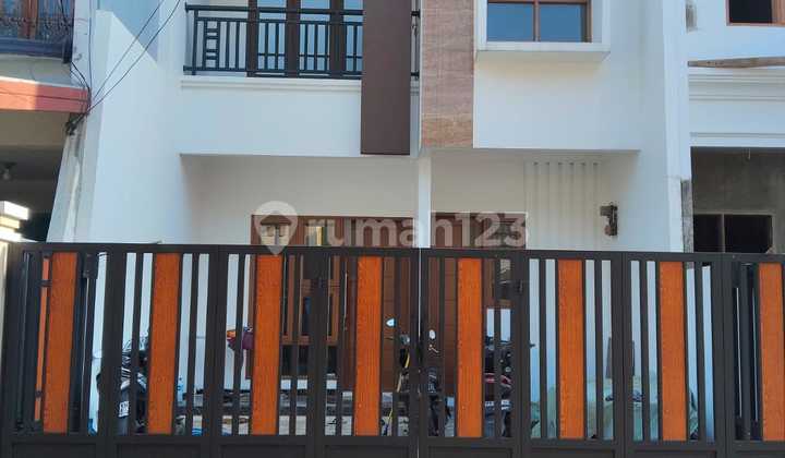 Modern Fresh New House in Pondok Bambu, East Jakarta