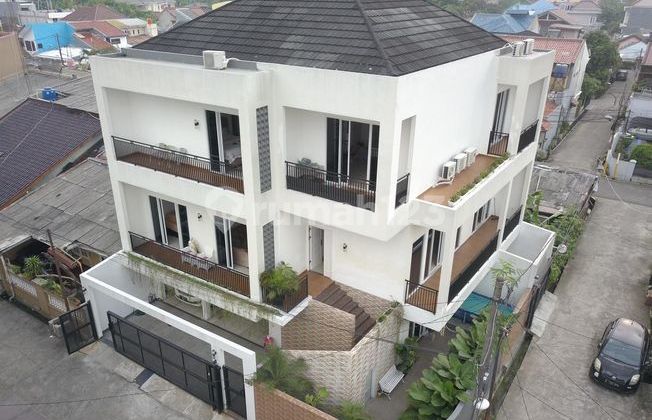 Rumah Baru Modern Tropis 3 Lantai di Hook Dalam Komplek Jatibening 5 Menit ke LRT
