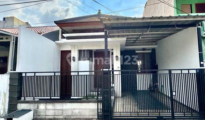 Harga Termurah..! Rumah Dalam Kavling Pondok Bambu, Lokasi Cakep Dekat Taman Komplek Rumah SHM Bagus di Pondok Bambu