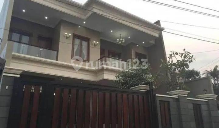 Rumah Mewah 2,5 Lantai Di Perumahan Jatiwaringin Asri