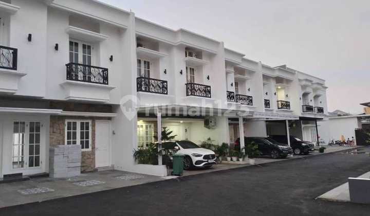 Rumah Cantik Fress Baru Dalam Townhouse Pondok Bambu Jakarta Timur Rumah Cantik Fress Baru Dalam Townhouse Pondok Bambu Jakarta Timur