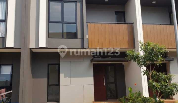 Dijual Rumah di Cluster Regia Sumarecon Crown Gading Bekasi