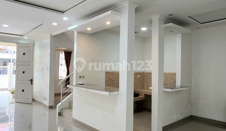 For Rent: 2-Story House, Nice and Clean, Newly Renovated and Fully Painted at Taman Puspa Hi2. For Rent: 2-Story House, Nice and Clean, Newly Renovated and Fully Painted at Taman Puspa Hi2.