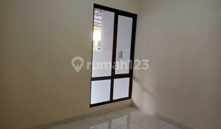 Disewakan Rumah 2 Lantai di Cluster Taman Sari, Harapan Indah Bekasi 1