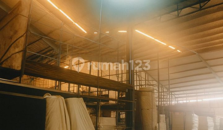 For rent: spacious and ready-to-use warehouse in a strategic location - Jl. Raya Bekasi Km.28, Harapan Jaya, North Bekasi.