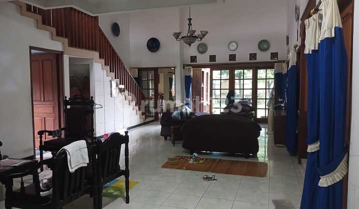 5-Bedroom House + Business Space 1200 Square Meters, Kerten, Laweyan, Solo 2