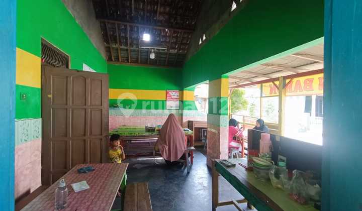 Commercial Space for Sale with Excellent Potential for Various Businesses and Car Access in Laweyan Intersection Commercial Space for Sale with Excellent Potential for Various Businesses and Car Access in Laweyan Intersection