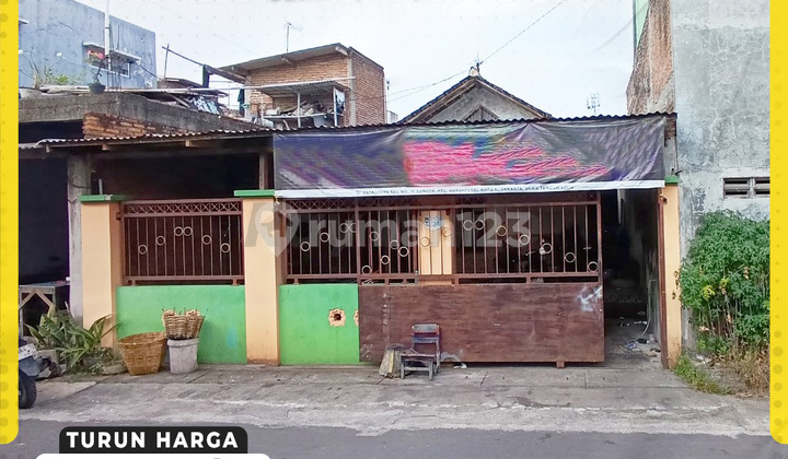 Boarding House for Sale 10 Rooms Strategically Located near Sumber Solo School Boarding House for Sale 10 Rooms Strategically Located near Sumber Solo School