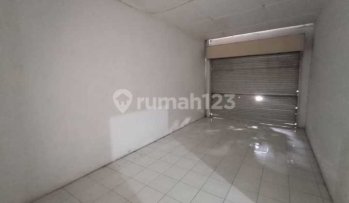 Strategic House for Sale/Rent, Suitable for Office in Banjarsari, Solo. Strategic House for Sale/Rent, Suitable for Office in Banjarsari, Solo.