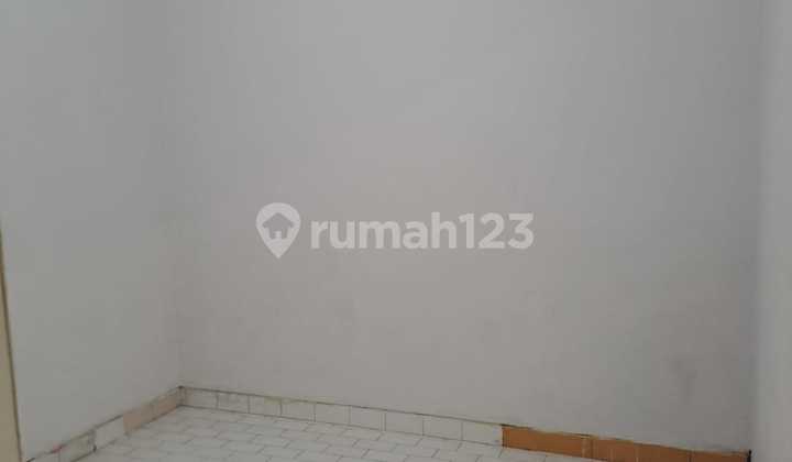 4-Bedroom House Ready to Occupy in Karangasem Laweyan Solo, Accessible Intersection 2