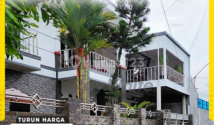 Slashing Prices, Luxury 7-Bedroom Fully Furnished House in Manahan Solo 1