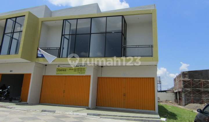 Ready-to-Use Shophouse for Sale, Strategic and Potential Location Near Solo Airport 2