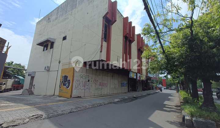 For Sale 3-Story Shophouse with Business Potential Near Campus and Main Roadside 2