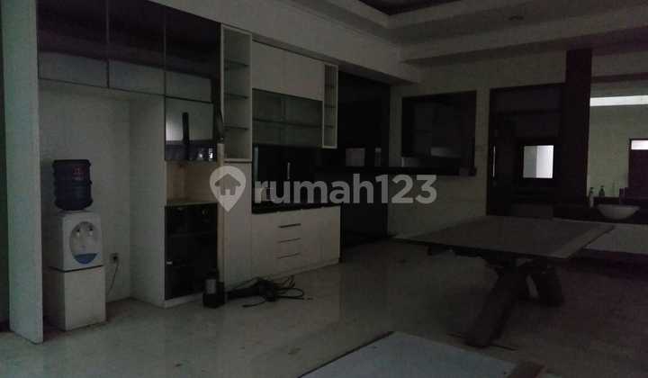 For Sale Exclusive 6-Bedroom House Ready to Occupied Near Laweyan Mall Solo 2