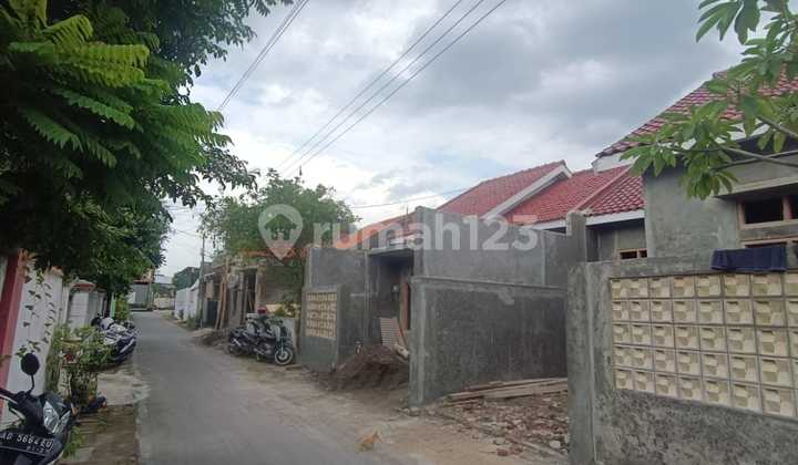 New House 2 Bedrooms Access to Car Parking Nusukan Banjarsari Solo 2