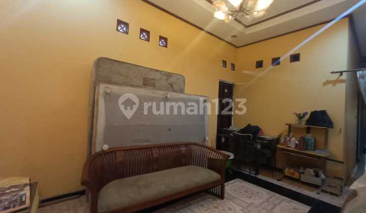 For Sale Ready-to-Live House with Boarding House Potential, Comfortable Flood-Free Residential House in Jebres Solo For Sale Ready-to-Live House with Boarding House Potential, Comfortable Flood-Free Residential House in Jebres Solo