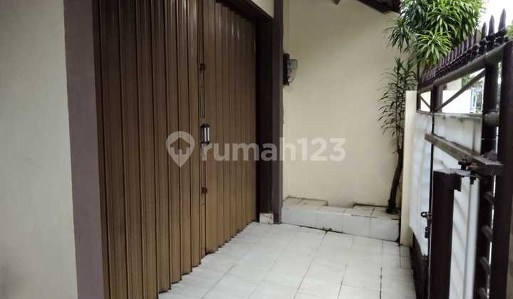 Rumah Besar & Mewah 5Kamar di Pusat Kota Sriwedari Laweyan Solo
