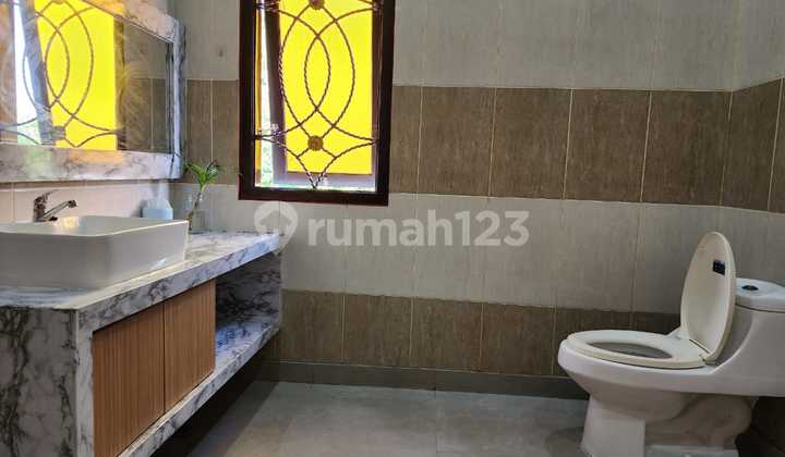 Slashing Prices, Luxury 7-Bedroom Fully Furnished House in Manahan Solo 2