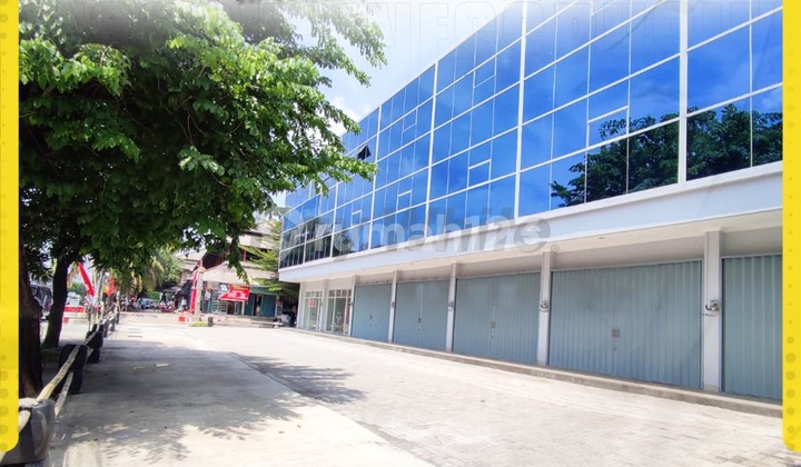 Indonesian: Dijual Ruko 3Lantai Siap Huni di Jl Veteran Pasar Kliwon Solo
English: For Sale: 3-Story Shop House Ready to Occupy on Jl Veteran, Pasar Kliwon Solo Indonesian: Dijual Ruko 3Lantai Siap Huni di Jl Veteran Pasar Kliwon Solo
English: For Sale: 3-Story Shop House Ready to Occupy on Jl Veteran, Pasar Kliwon Solo