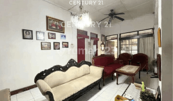 Rumah 2 Lantai Strategis di Tebet Timur S9033