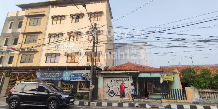 Rumah  Tua Utk Usaha Di Jalan Besar MT.Haryono Tangerang Kota