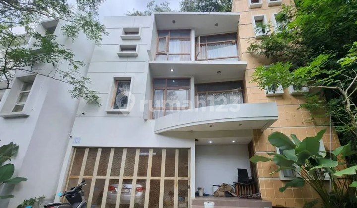 Lelang Rumah Mewah Murah 3 Lantai Dago Bandung