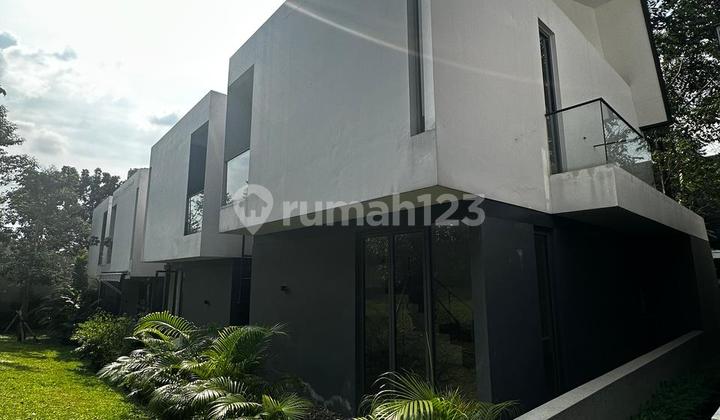 New Habitat Yve Limo House