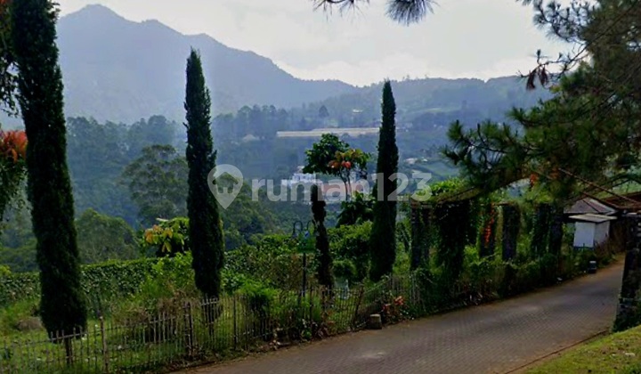 Villa Lembang, S H M, Sejuk, Strategis, Klm Renang, Balkon, B B Q