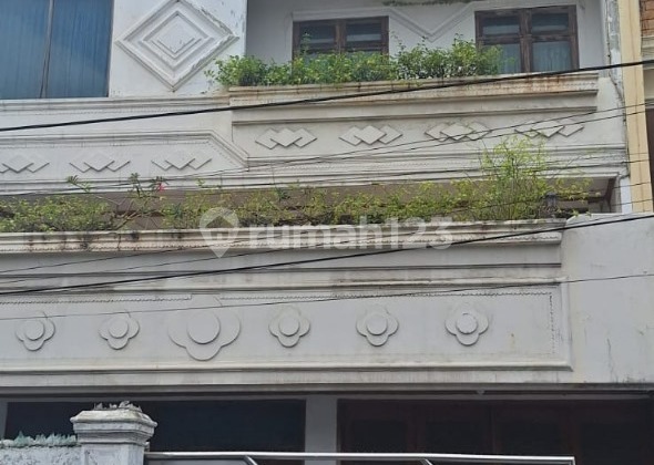 Rumah di Tamansari Jakarta Barat 1