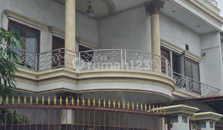 Rumah Mewah di Perumahan Permata Buana