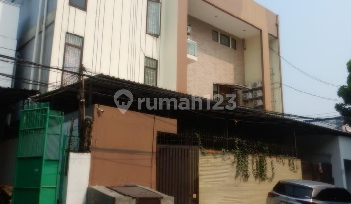 Boarding house in Jelambar strategic location 1