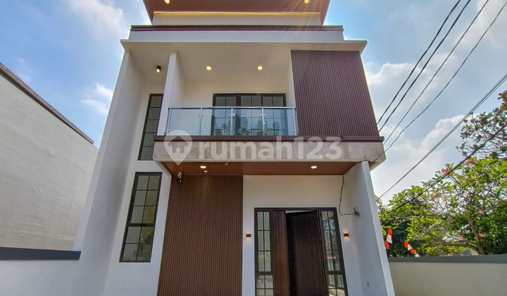 2-Story House in Graha Raya Bintaro, South Tangerang, Banten 1