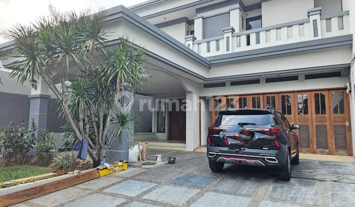 Luxury House with Strategic Location in Cipete, South Jakarta