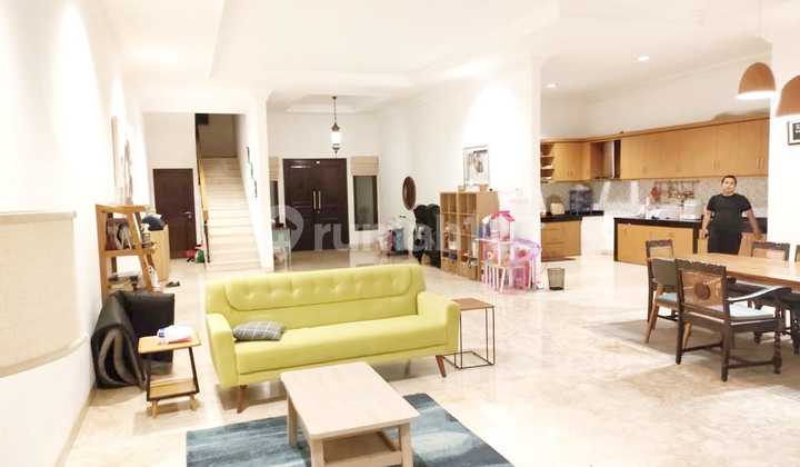 For rent: nice house, has a swimming pool, strategic location. For rent: nice house, has a swimming pool, strategic location.