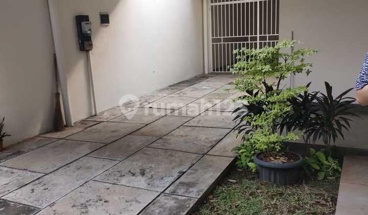 LUXURY, ELITE rental residence in the HEART of SOUTH JAKARTA's urban area LUXURY, ELITE rental residence in the HEART of SOUTH JAKARTA's urban area