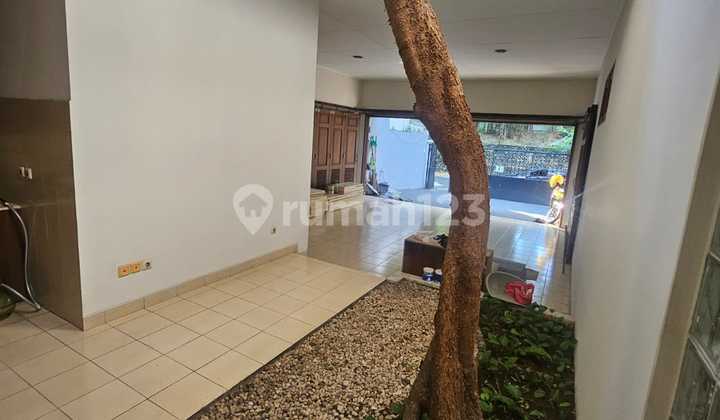 Luxury Housing in Pondok Indah, with a swimming pool and 2