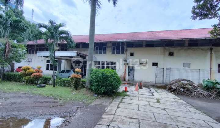 Cheap Building for Rent in Cikoko, Cawang, East Jakarta. Empty Building Suitable for Warehouse or Factory.