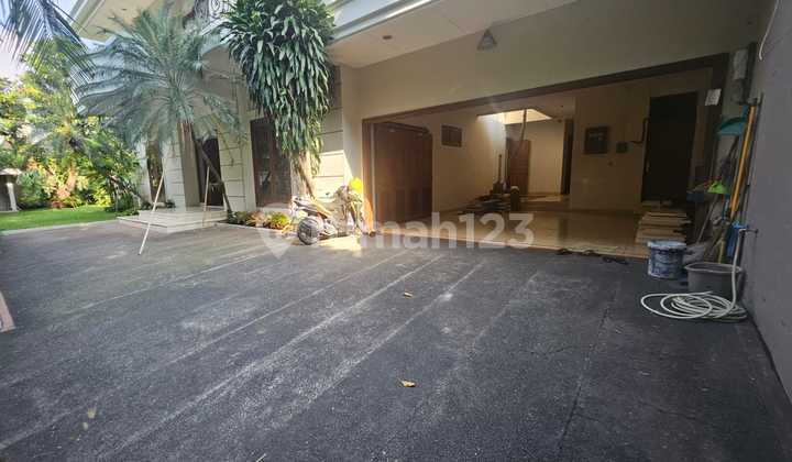 Luxury Housing in Pondok Indah, with a swimming pool and