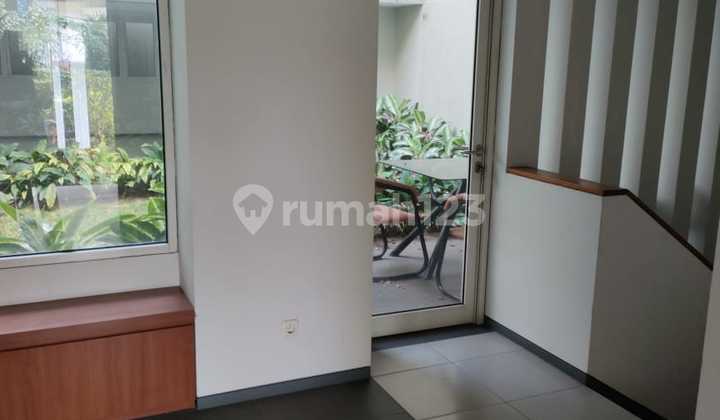 For rent: nice house ready to move in, expatriate area, Kuningan South Jakarta