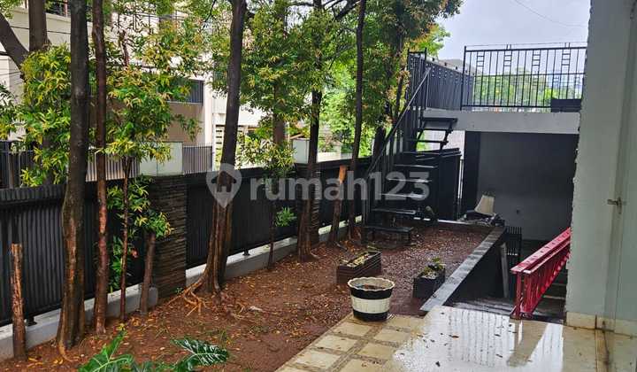 Jual rumah mewah di hoek, akses transportasi mudah di kebayoran jakarta selatan Jual rumah mewah di hoek, akses transportasi mudah di kebayoran jakarta selatan