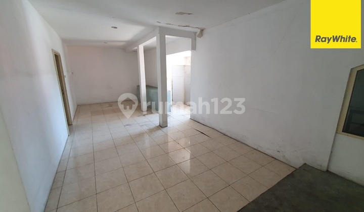 For Rent: Commercial House on Raya Ngagel Jaya Street, Surabaya 2